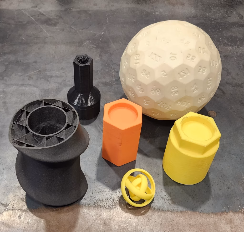 3D printing services in Canada & the USA – Custom parts and prototypes in vibrant materials